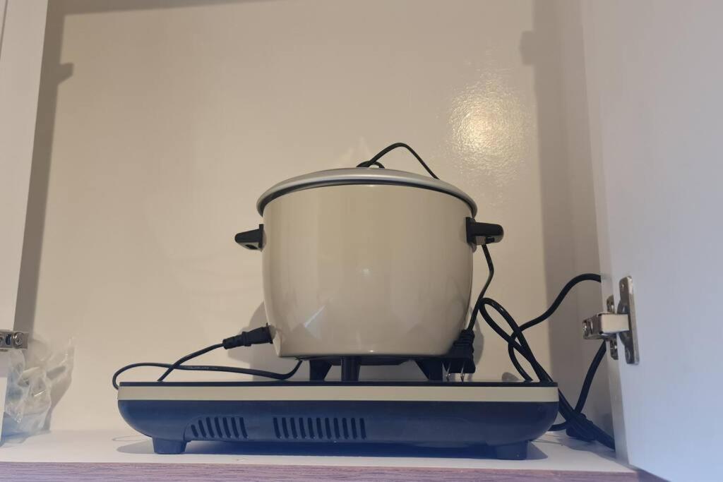 Affordable In Makati W/ Wi-fi, Netflix, Pool Apartment